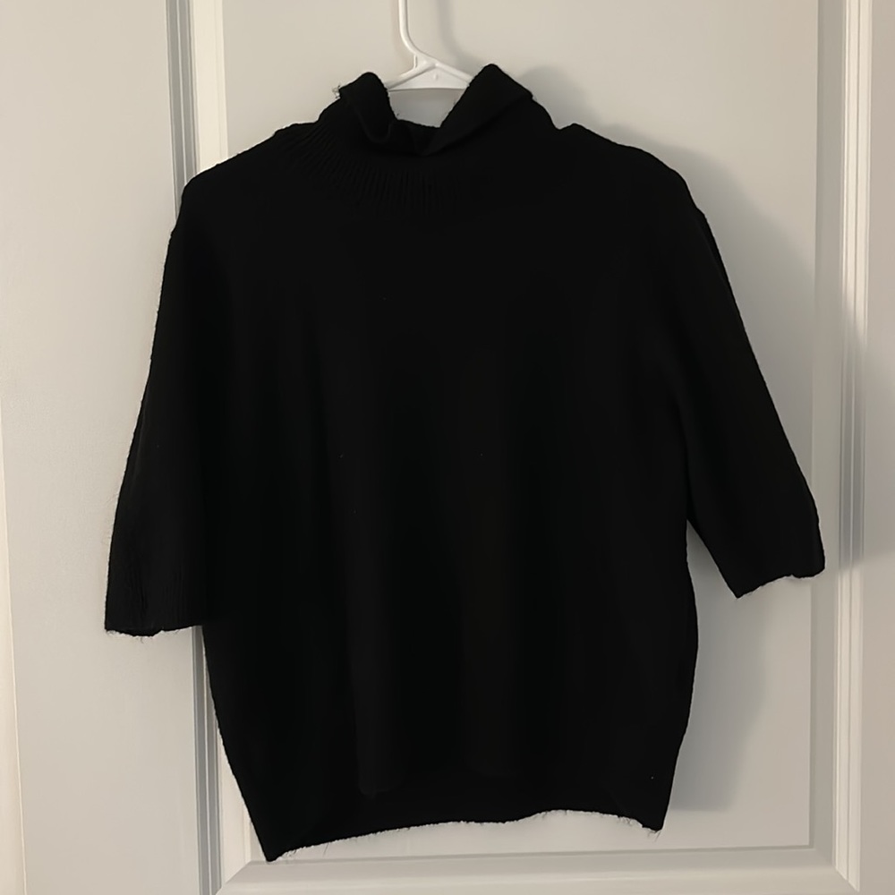 Black short-sleeved turtleneck
